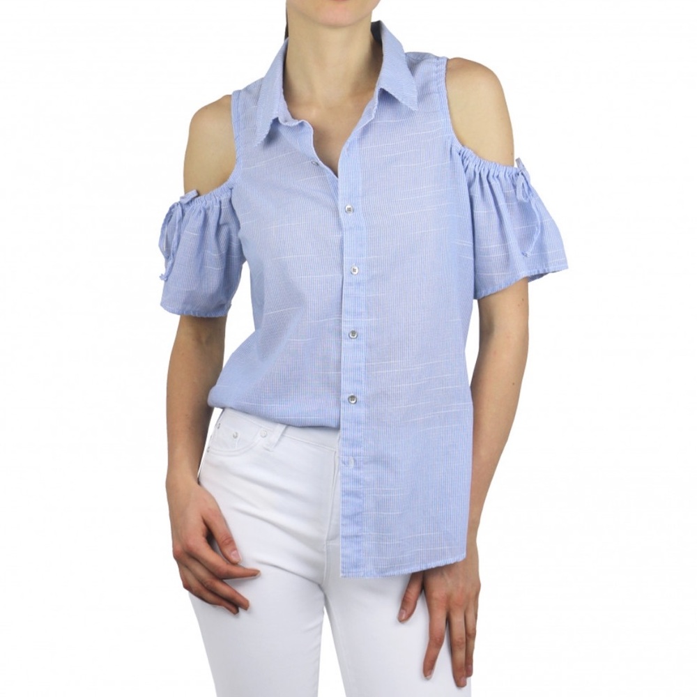 TRACTR | Cold Shoulder Button-Up Top